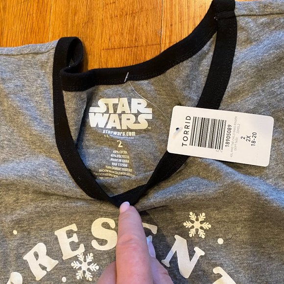 Torrid Star Wars Holiday Tee NWT Mandalorian Grogu Baby Yoda - Picture 3 of 3